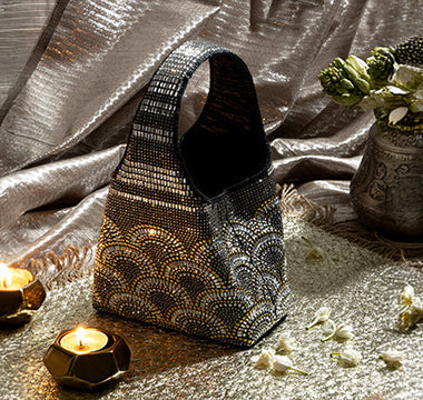 Stylish wedding bag to complete wedding outfit
