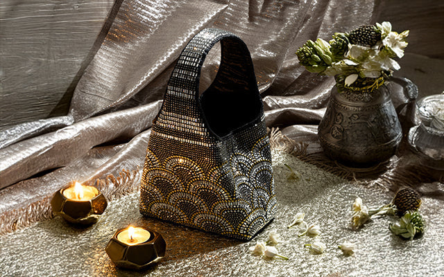 Stylish wedding bag to complete wedding outfit