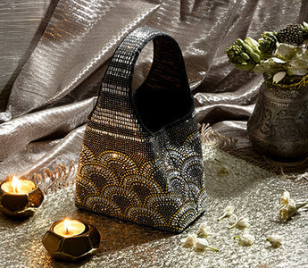 Stylish wedding bag to complete wedding outfit