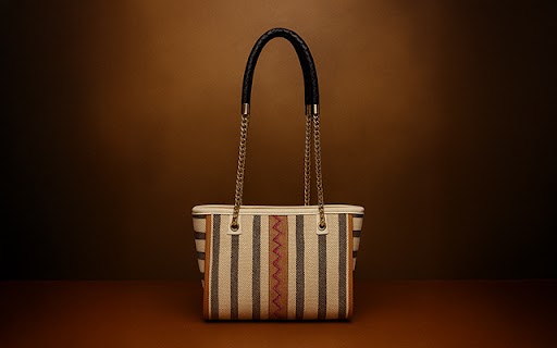 Pairing Trendy Bags with Bold Patterns